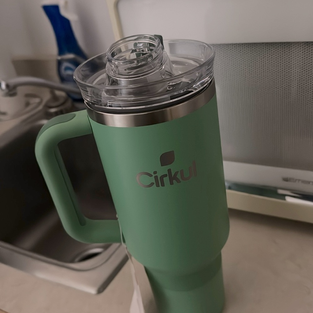 Cirkul straw sip cup with refill